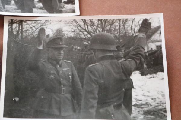 drei alte Fotos - Verleihung Ritterkreuz an Oberjäger Georg Audenrieth 10.02.1945